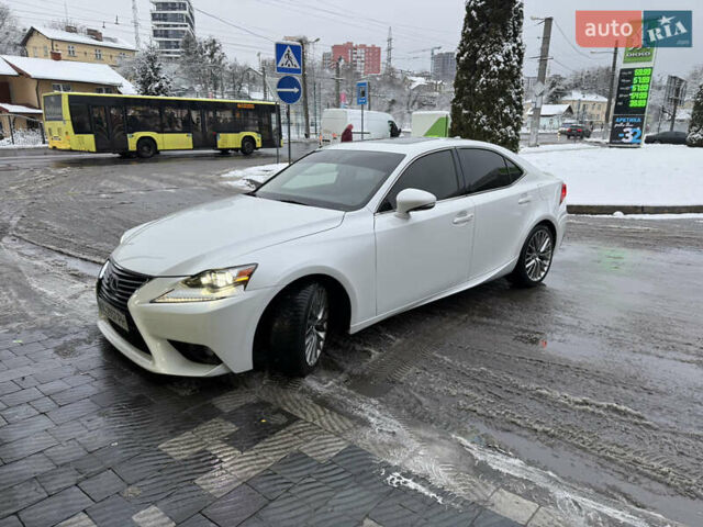 Белый Лексус ИС, объемом двигателя 2.5 л и пробегом 162 тыс. км за 19300 $, фото 3 на Automoto.ua