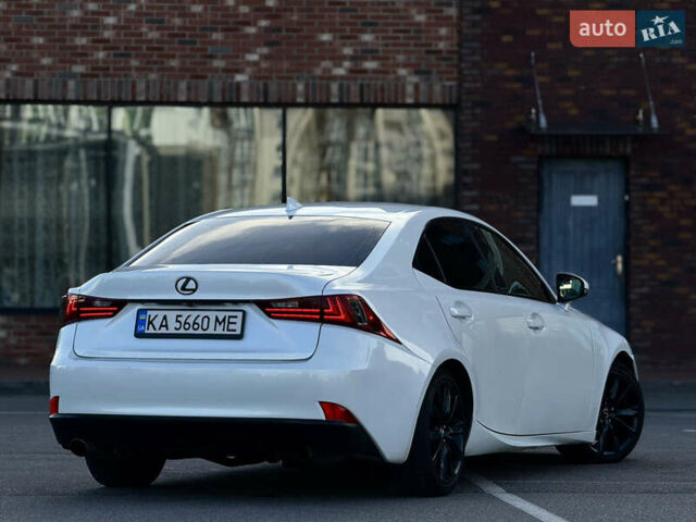 Белый Лексус ИС, объемом двигателя 2.5 л и пробегом 143 тыс. км за 15700 $, фото 4 на Automoto.ua