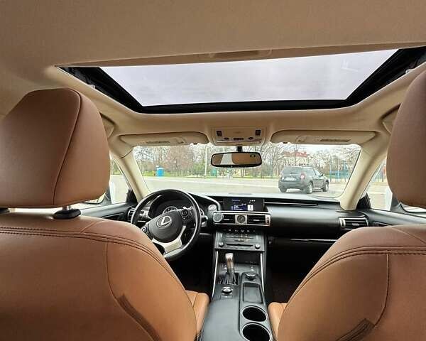 Білий Лексус ІС, об'ємом двигуна 2.5 л та пробігом 136 тис. км за 17900 $, фото 7 на Automoto.ua