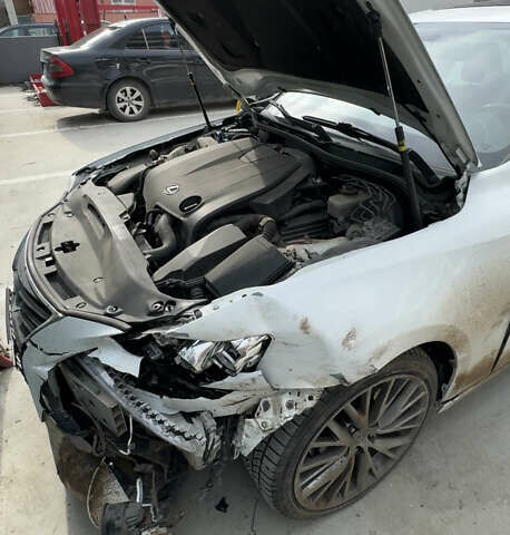 Білий Лексус ІС, об'ємом двигуна 2.5 л та пробігом 140 тис. км за 10000 $, фото 1 на Automoto.ua