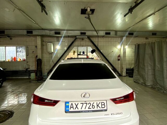 Белый Лексус ИС, объемом двигателя 2.5 л и пробегом 189 тыс. км за 13900 $, фото 4 на Automoto.ua