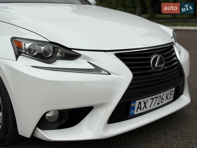 Белый Лексус ИС, объемом двигателя 2.5 л и пробегом 240 тыс. км за 12500 $, фото 16 на Automoto.ua