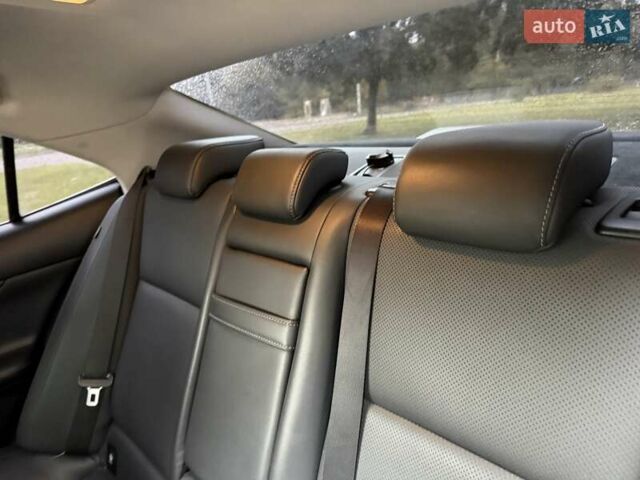 Белый Лексус ИС, объемом двигателя 2.5 л и пробегом 240 тыс. км за 12500 $, фото 51 на Automoto.ua