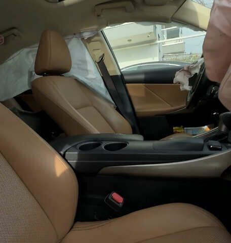 Білий Лексус ІС, об'ємом двигуна 2.5 л та пробігом 140 тис. км за 10000 $, фото 3 на Automoto.ua