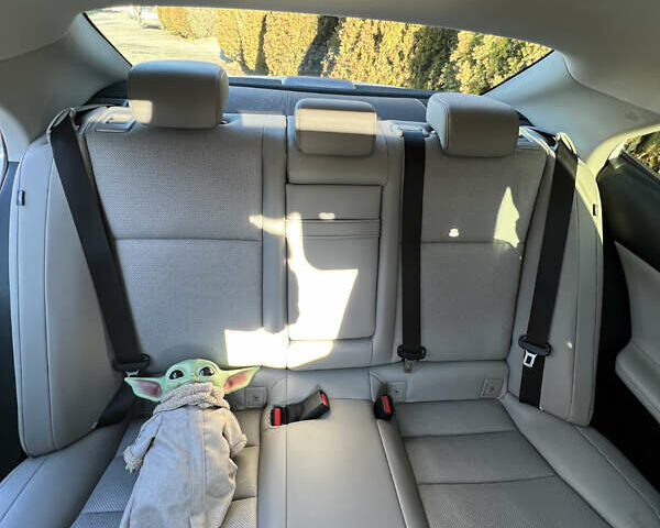 Білий Лексус ІС, об'ємом двигуна 2.5 л та пробігом 130 тис. км за 16800 $, фото 6 на Automoto.ua