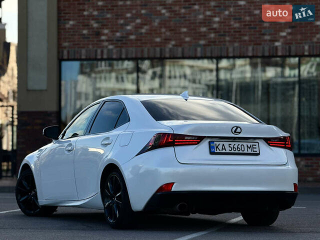 Белый Лексус ИС, объемом двигателя 2.5 л и пробегом 143 тыс. км за 14850 $, фото 3 на Automoto.ua