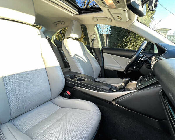 Білий Лексус ІС, об'ємом двигуна 2.5 л та пробігом 130 тис. км за 16800 $, фото 8 на Automoto.ua