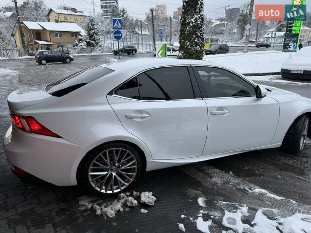 Белый Лексус ИС, объемом двигателя 2.5 л и пробегом 162 тыс. км за 19300 $, фото 6 на Automoto.ua