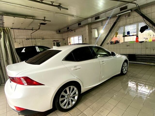 Белый Лексус ИС, объемом двигателя 2.5 л и пробегом 189 тыс. км за 13900 $, фото 3 на Automoto.ua