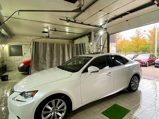 Белый Лексус ИС, объемом двигателя 2.5 л и пробегом 189 тыс. км за 13900 $, фото 1 на Automoto.ua