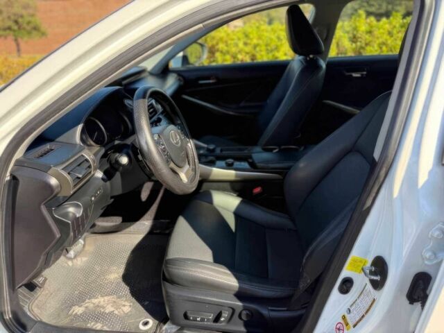 Белый Лексус ИС, объемом двигателя 2.5 л и пробегом 87 тыс. км за 4250 $, фото 8 на Automoto.ua