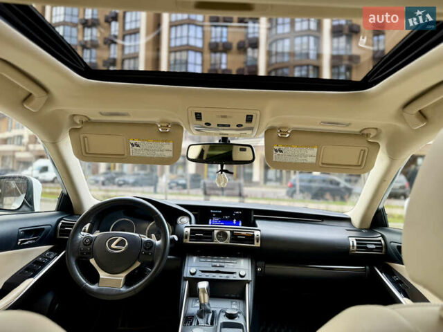 Белый Лексус ИС, объемом двигателя 2.5 л и пробегом 143 тыс. км за 14850 $, фото 23 на Automoto.ua