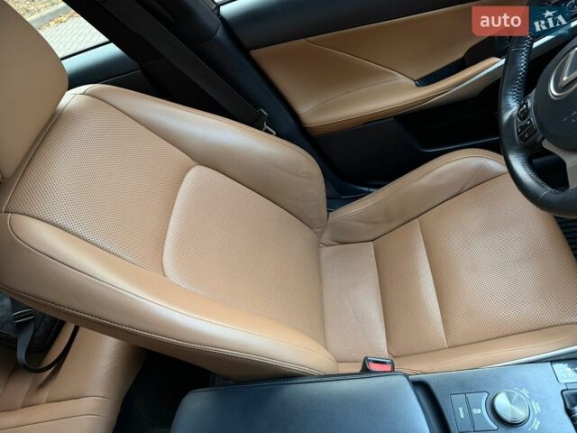 Белый Лексус ИС, объемом двигателя 2.5 л и пробегом 155 тыс. км за 15350 $, фото 39 на Automoto.ua
