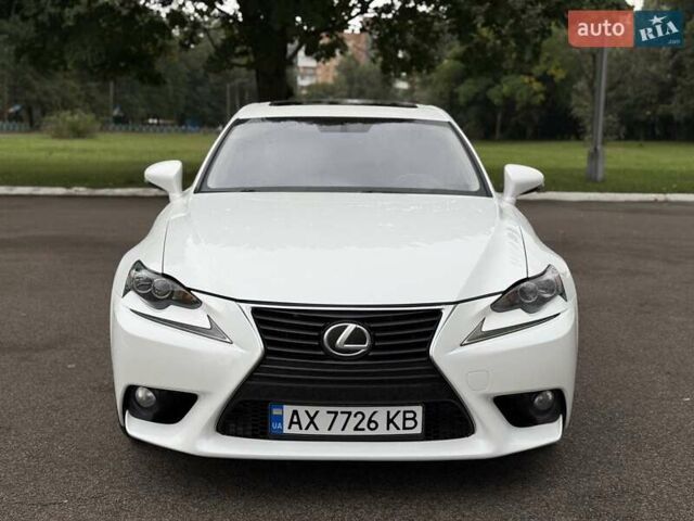 Белый Лексус ИС, объемом двигателя 2.5 л и пробегом 240 тыс. км за 12500 $, фото 10 на Automoto.ua