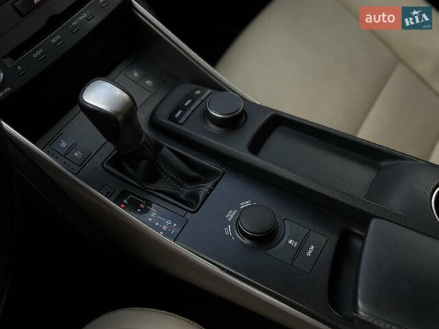 Белый Лексус ИС, объемом двигателя 2.5 л и пробегом 143 тыс. км за 14850 $, фото 20 на Automoto.ua