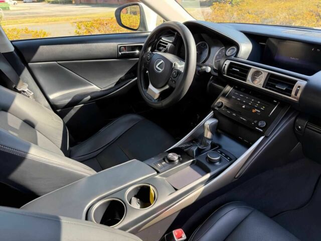 Белый Лексус ИС, объемом двигателя 2.5 л и пробегом 82 тыс. км за 4350 $, фото 9 на Automoto.ua