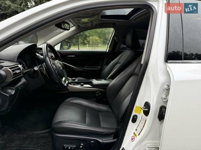 Белый Лексус ИС, объемом двигателя 2.5 л и пробегом 240 тыс. км за 12500 $, фото 55 на Automoto.ua