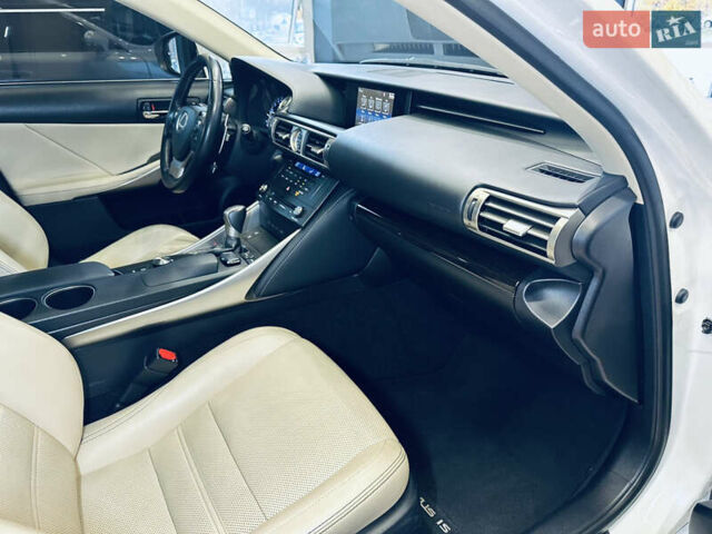 Белый Лексус ИС, объемом двигателя 2.5 л и пробегом 98 тыс. км за 16900 $, фото 52 на Automoto.ua