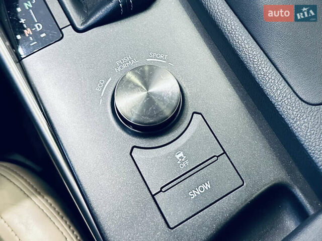 Белый Лексус ИС, объемом двигателя 2.5 л и пробегом 98 тыс. км за 16900 $, фото 38 на Automoto.ua