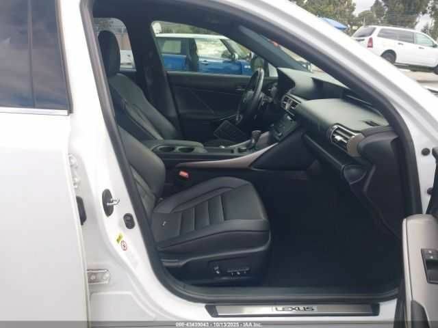 Білий Лексус ІС, об'ємом двигуна 2.5 л та пробігом 79 тис. км за 4300 $, фото 4 на Automoto.ua