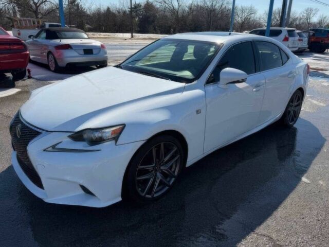 Белый Лексус ИС, объемом двигателя 3.5 л и пробегом 75 тыс. км за 3500 $, фото 2 на Automoto.ua