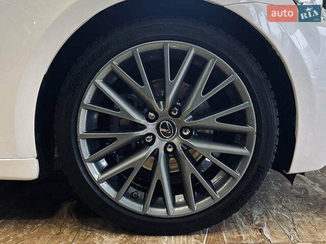 Белый Лексус ИС, объемом двигателя 2.5 л и пробегом 98 тыс. км за 16900 $, фото 20 на Automoto.ua