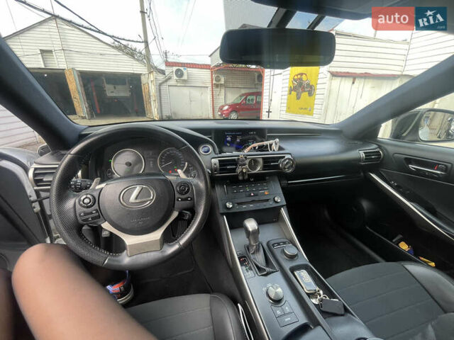 Белый Лексус ИС, объемом двигателя 2.49 л и пробегом 192 тыс. км за 18500 $, фото 7 на Automoto.ua