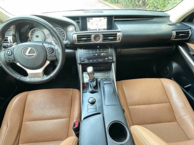 Білий Лексус ІС, об'ємом двигуна 3.5 л та пробігом 71 тис. км за 3500 $, фото 5 на Automoto.ua