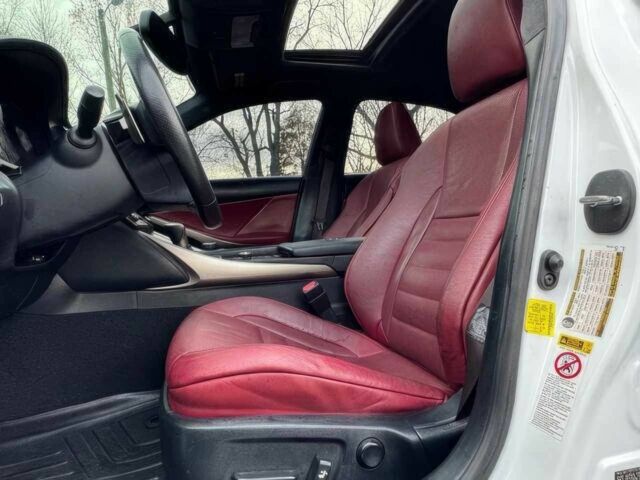 Белый Лексус ИС, объемом двигателя 2.5 л и пробегом 80 тыс. км за 15100 $, фото 8 на Automoto.ua