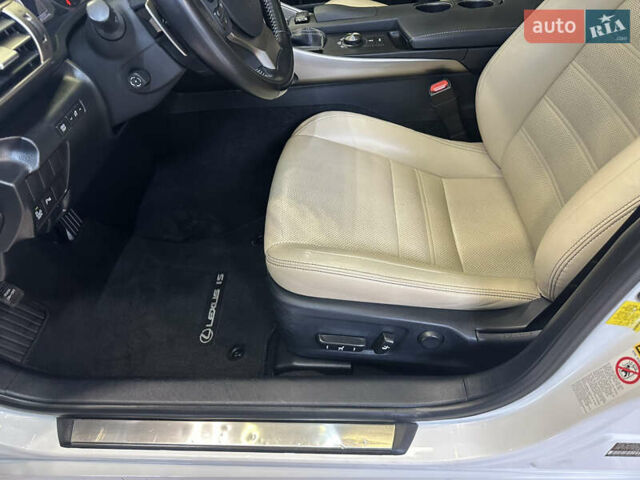 Белый Лексус ИС, объемом двигателя 2.5 л и пробегом 98 тыс. км за 16900 $, фото 25 на Automoto.ua