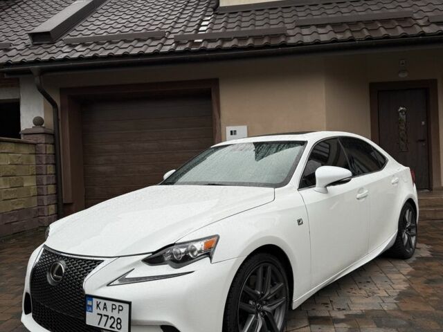 Белый Лексус ИС, объемом двигателя 2 л и пробегом 124 тыс. км за 17130 $, фото 2 на Automoto.ua