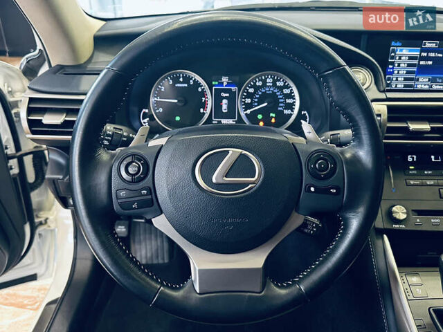 Белый Лексус ИС, объемом двигателя 2.5 л и пробегом 98 тыс. км за 16900 $, фото 28 на Automoto.ua