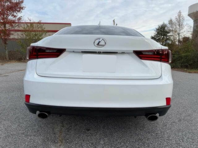 Белый Лексус ИС, объемом двигателя 2.5 л и пробегом 80 тыс. км за 15100 $, фото 6 на Automoto.ua