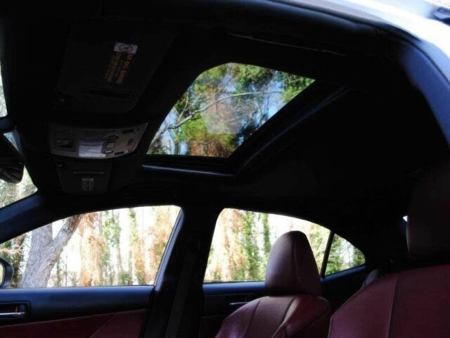 Белый Лексус ИС, объемом двигателя 3.5 л и пробегом 74 тыс. км за 3500 $, фото 8 на Automoto.ua