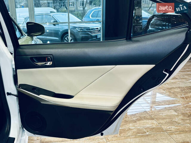 Белый Лексус ИС, объемом двигателя 2.5 л и пробегом 98 тыс. км за 16900 $, фото 46 на Automoto.ua