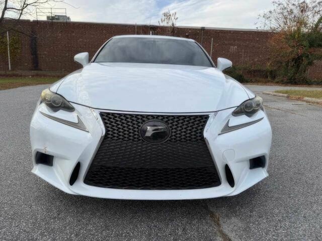 Белый Лексус ИС, объемом двигателя 2.5 л и пробегом 80 тыс. км за 15100 $, фото 1 на Automoto.ua