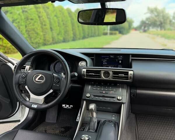 Белый Лексус ИС, объемом двигателя 2.5 л и пробегом 173 тыс. км за 17300 $, фото 8 на Automoto.ua