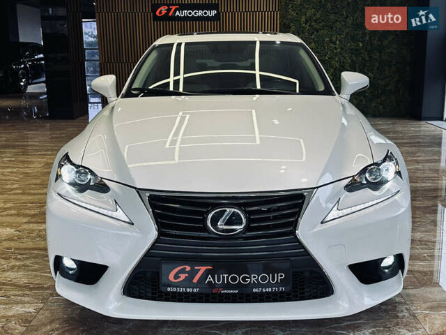Белый Лексус ИС, объемом двигателя 2.5 л и пробегом 98 тыс. км за 16900 $, фото 2 на Automoto.ua