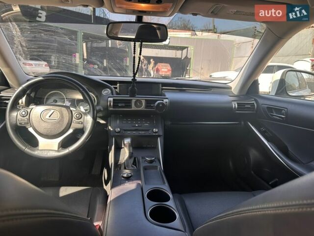 Белый Лексус ИС, объемом двигателя 2 л и пробегом 130 тыс. км за 16500 $, фото 7 на Automoto.ua