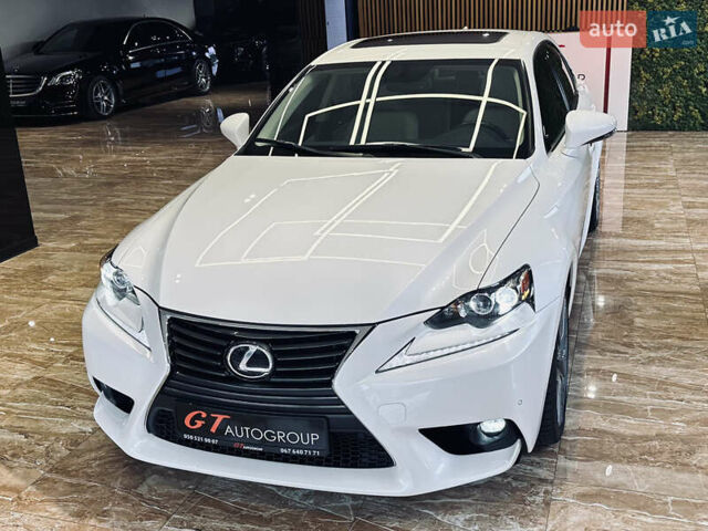 Белый Лексус ИС, объемом двигателя 2.5 л и пробегом 98 тыс. км за 16900 $, фото 19 на Automoto.ua