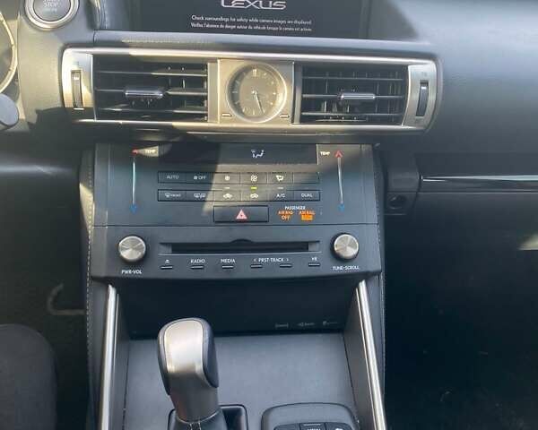 Белый Лексус ИС, объемом двигателя 2 л и пробегом 118 тыс. км за 16700 $, фото 18 на Automoto.ua