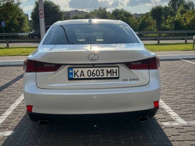 Белый Лексус ИС, объемом двигателя 2.5 л и пробегом 157 тыс. км за 14400 $, фото 4 на Automoto.ua