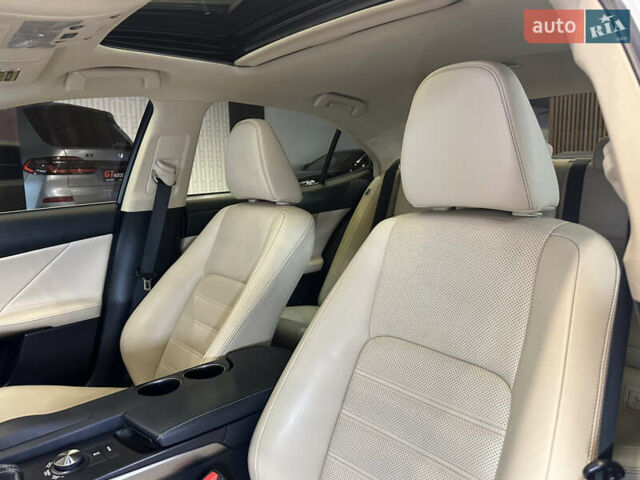 Белый Лексус ИС, объемом двигателя 2.5 л и пробегом 98 тыс. км за 16900 $, фото 26 на Automoto.ua