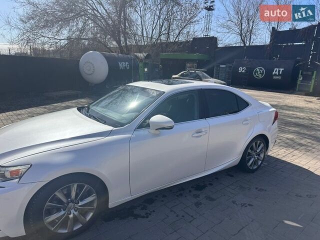 Белый Лексус ИС, объемом двигателя 2 л и пробегом 130 тыс. км за 16500 $, фото 2 на Automoto.ua
