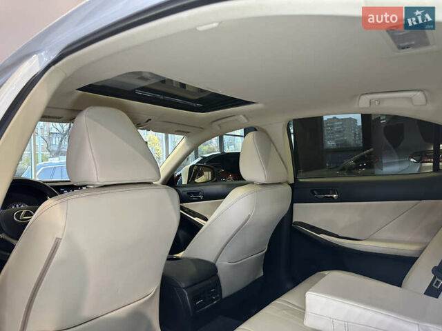 Белый Лексус ИС, объемом двигателя 2.5 л и пробегом 98 тыс. км за 16900 $, фото 43 на Automoto.ua