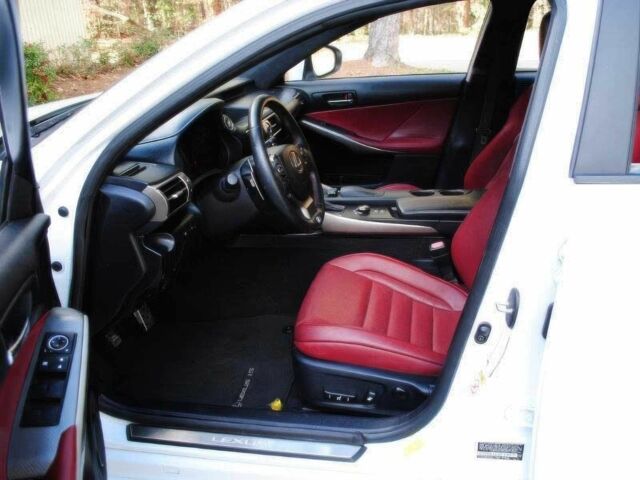 Белый Лексус ИС, объемом двигателя 3.5 л и пробегом 74 тыс. км за 3500 $, фото 10 на Automoto.ua