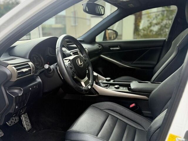 Білий Лексус ІС, об'ємом двигуна 2.5 л та пробігом 180 тис. км за 15500 $, фото 8 на Automoto.ua
