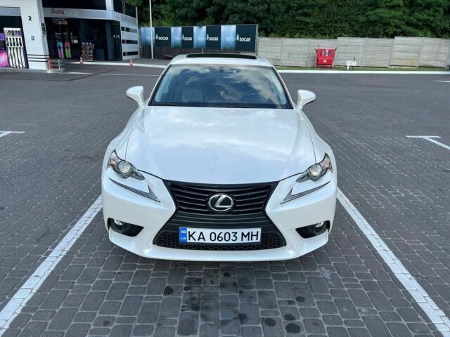 Белый Лексус ИС, объемом двигателя 2.5 л и пробегом 157 тыс. км за 14400 $, фото 1 на Automoto.ua
