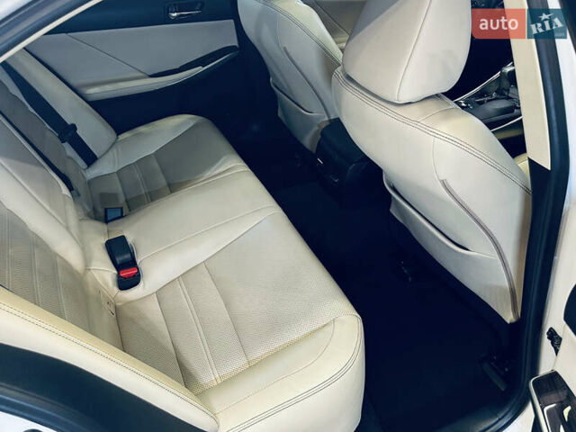 Белый Лексус ИС, объемом двигателя 2.5 л и пробегом 98 тыс. км за 16900 $, фото 47 на Automoto.ua