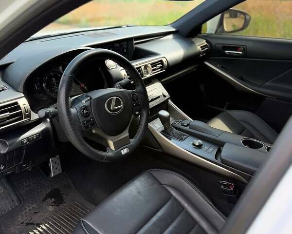 Белый Лексус ИС, объемом двигателя 2.5 л и пробегом 173 тыс. км за 17300 $, фото 6 на Automoto.ua